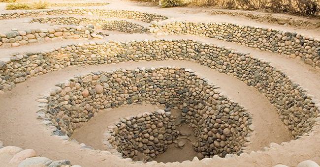 Khám Phá Hệ Thống Hố Xoắn Ốc Kỳ Bí Trên Sa Mạc Peru