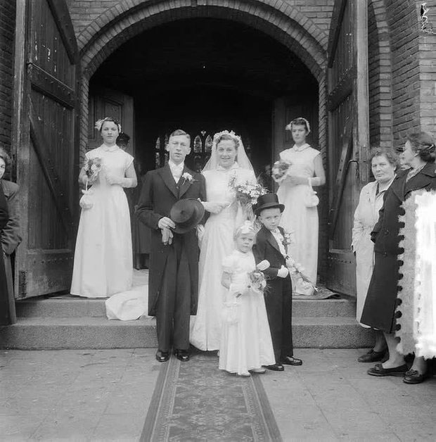 ket-hon Thời kỳ này, tổ chức cưới giữa trưa là phạm pháp.