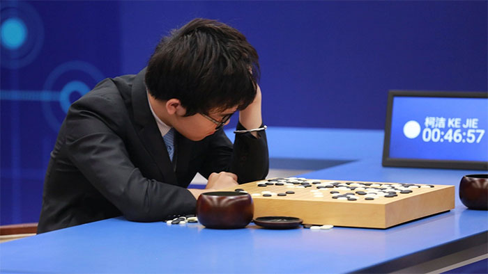 choi-co-vay-voi-ai AlphaGo từng khiến nhiều kỳ thủ con người 'ôm hận'.