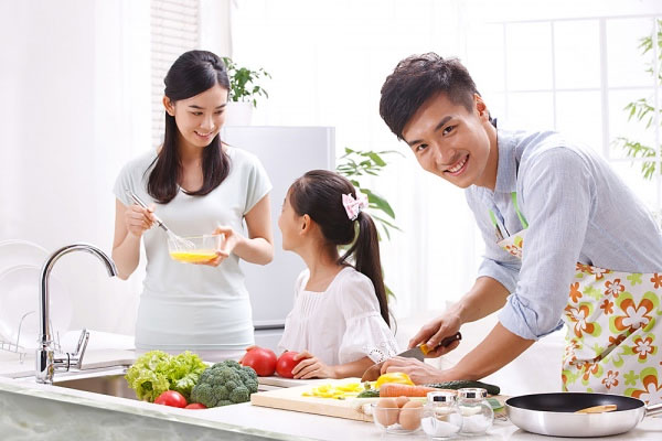 Không nên nấu ăn trong dép tông