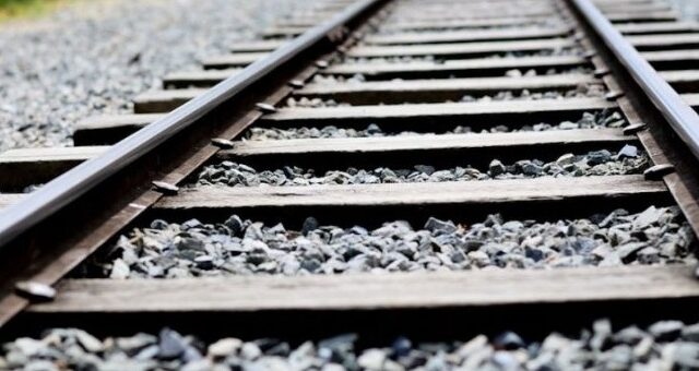 Khám Phá Lý Do Rải Đá Dưới Đường Ray Tàu Hỏa