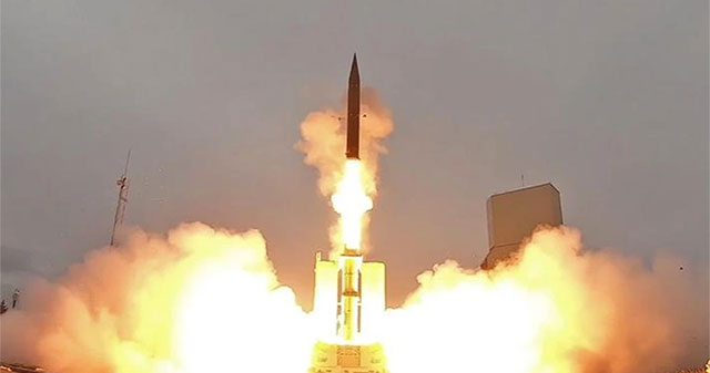 Trận Chiến Không Gian Đầu Tiên: Hệ Thống Arrow 2 Của Israel Kích Hoạt