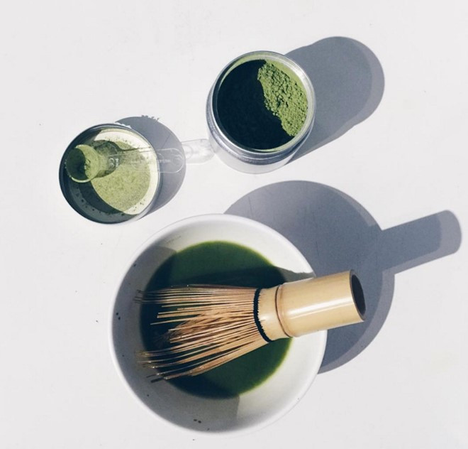 Matcha là loại bột nguyên chất nghiền từ lá trà.
