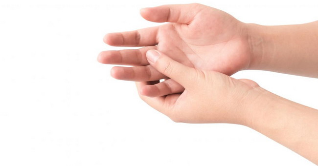 Ngón Tay Gãy Bút Chì: Triệu Chứng, Nguyên Nhân và Phương Pháp Điều Trị
