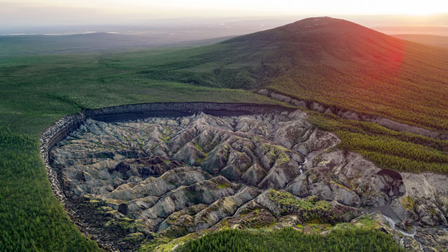 Kỳ thực, 'con nòng nọc' mà NASA chụp được chính là hố tử thần Batagaika ở Siberia