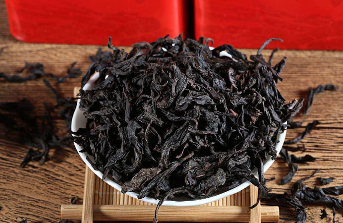 Để chế biến ra loại trà thượng phẩm Đại Hồng Bào, người ta phải qua rất nhiều khâu phức tạp.
