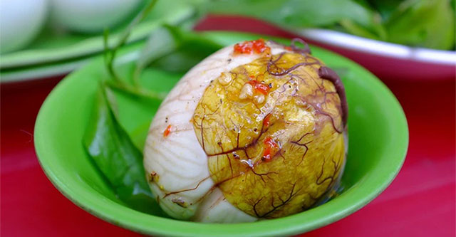 Sự Thật Về Nước Trong Trứng Vịt Lộn: Chuyên Gia Phân Tích