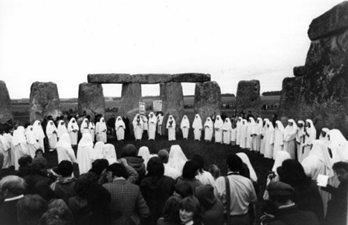 Nhóm người tại Stonehenge