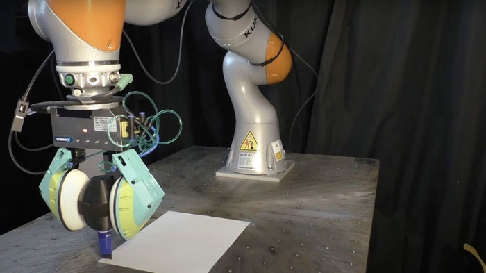 Robot Tương Tác Đặc Biệt
